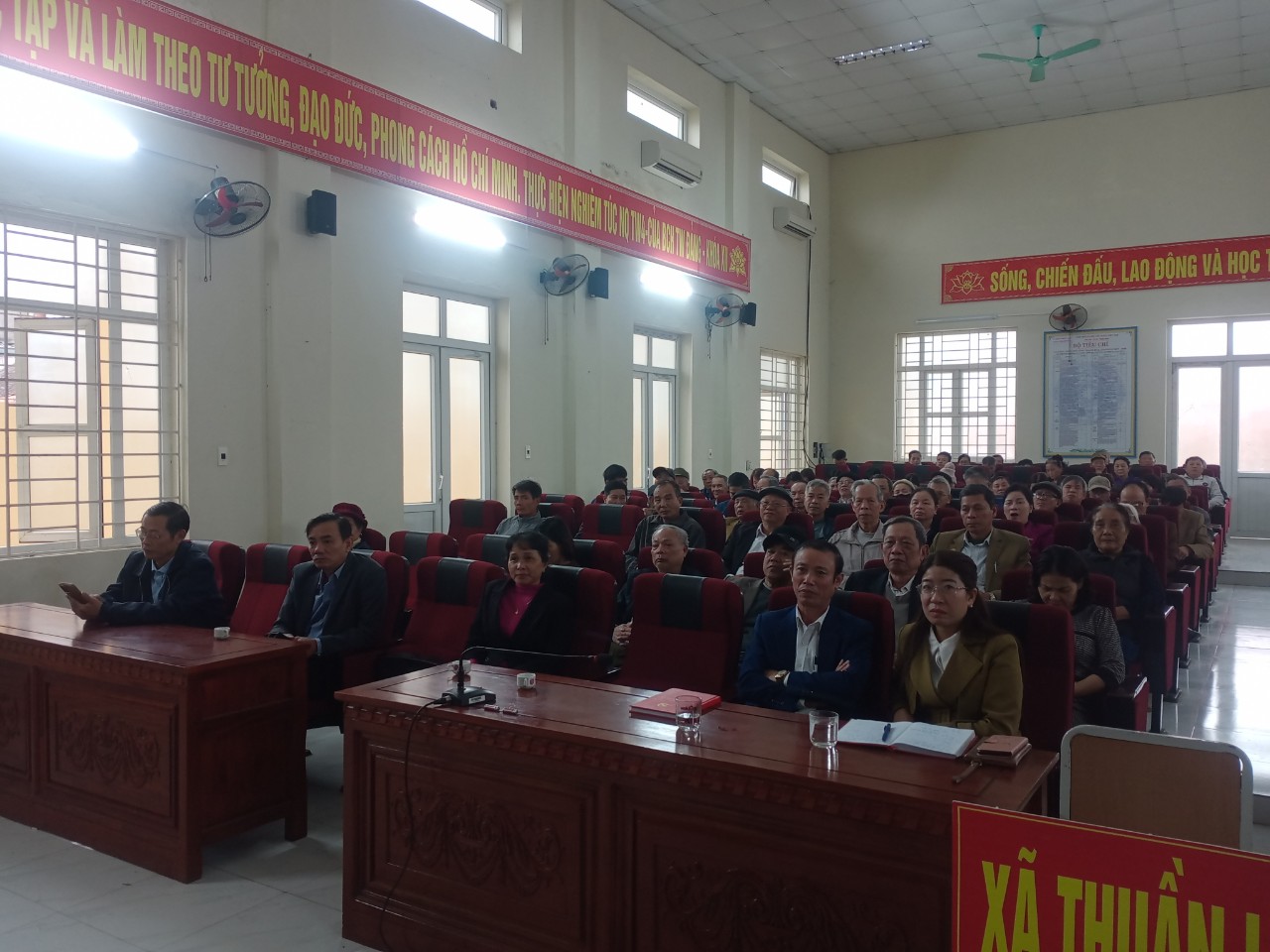 Đảng Bộ xã Thuần Lộc tổ chức hội nghị quán triệt, học tập, nghiên cứu, triển khai thực hiện nghị quyết lần thứ tám. Ban chấp hành trương Đảng khóa XIII