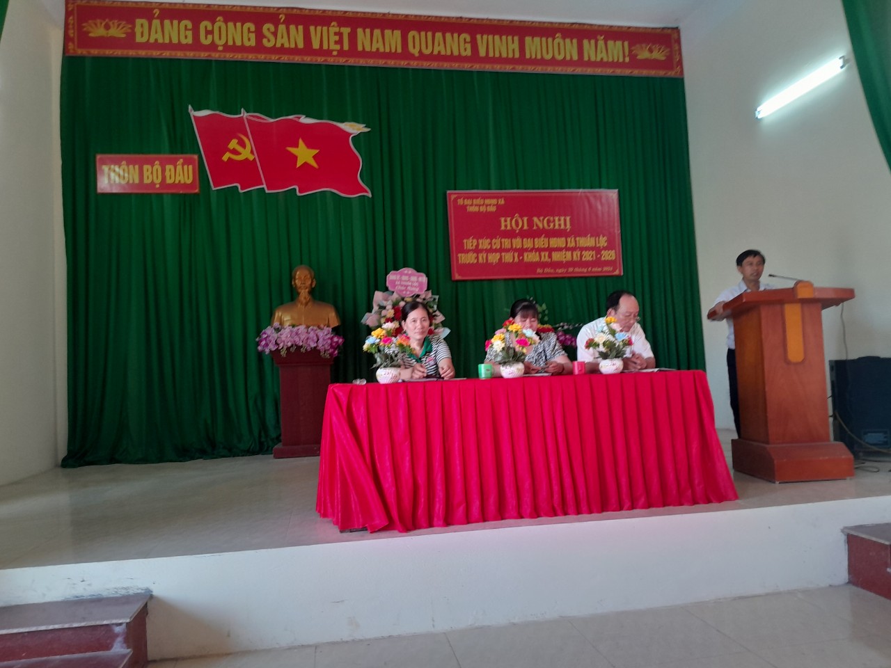 Đại biểu HĐND xã Thuần Lộc tiếp xúc cử tri trước kỳ họp thứ X khóa XX nhiệm kỳ 2021 -2026 